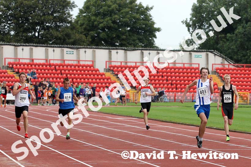 Junior mens 400 metres at the Gateshead Tartan Games Open.